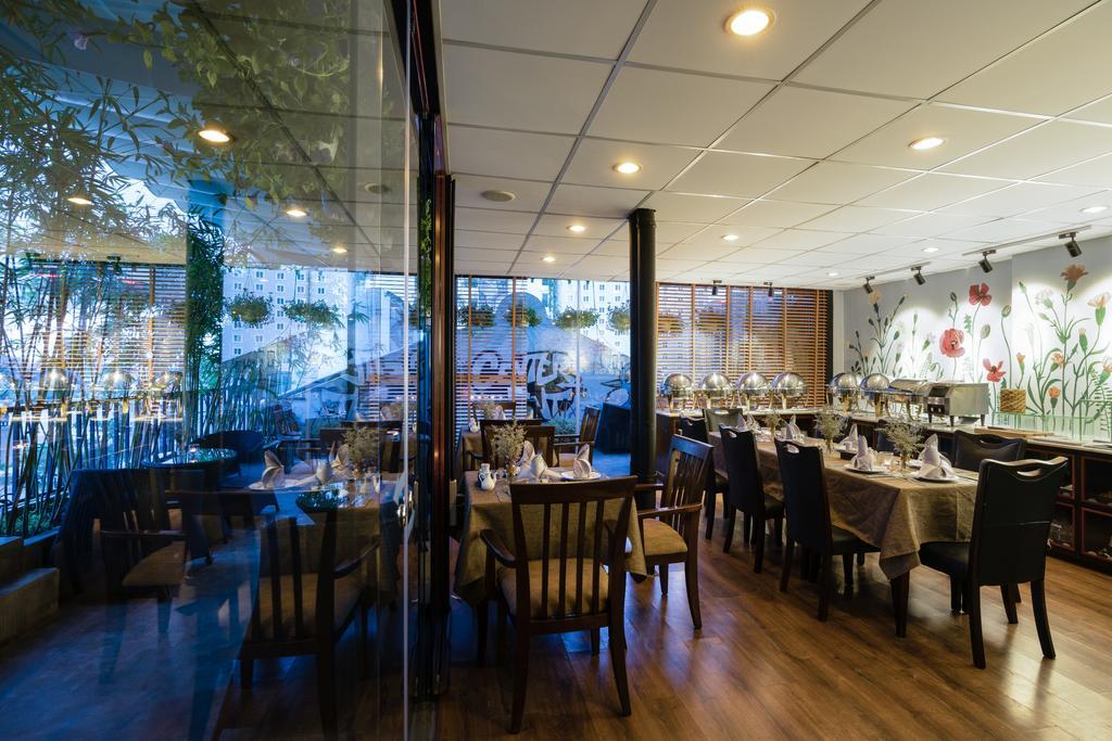 Отель Asian Ruby Center Point & 3*
