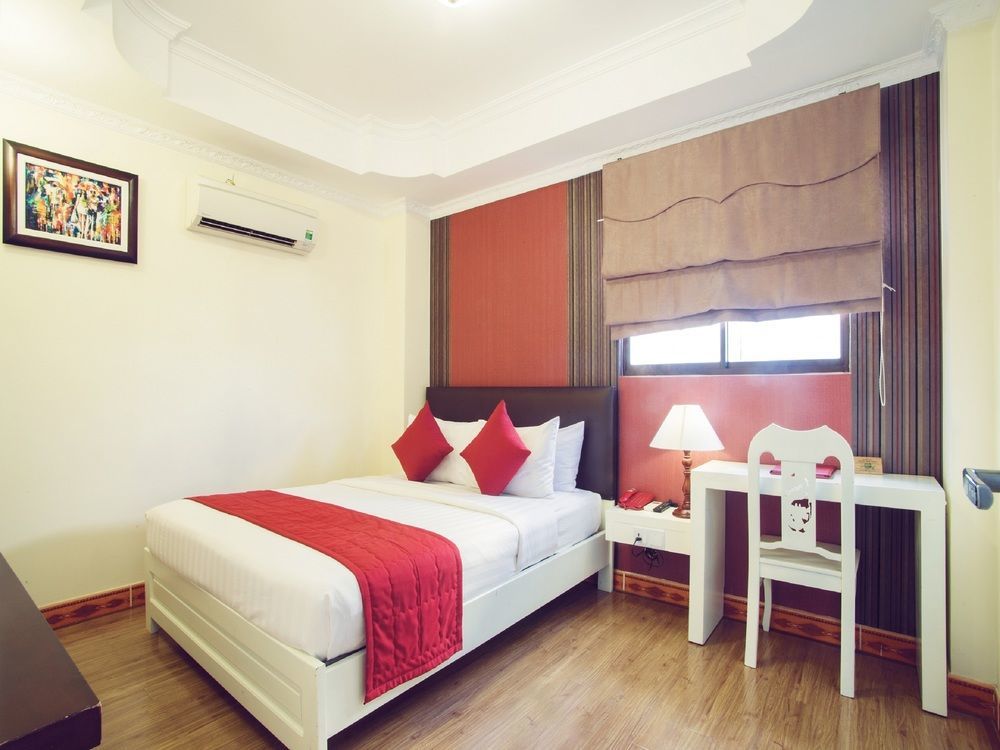 Отель Asian Ruby Center Point & 3*